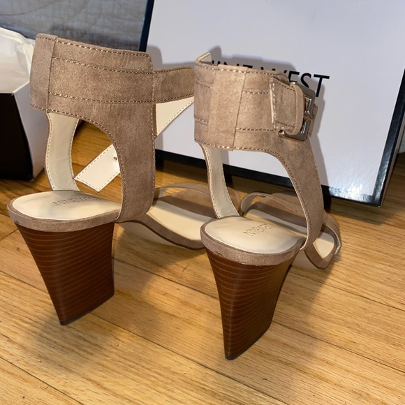 Like New Nine West Wrap Heeled Sandal - Picture 5 of 11